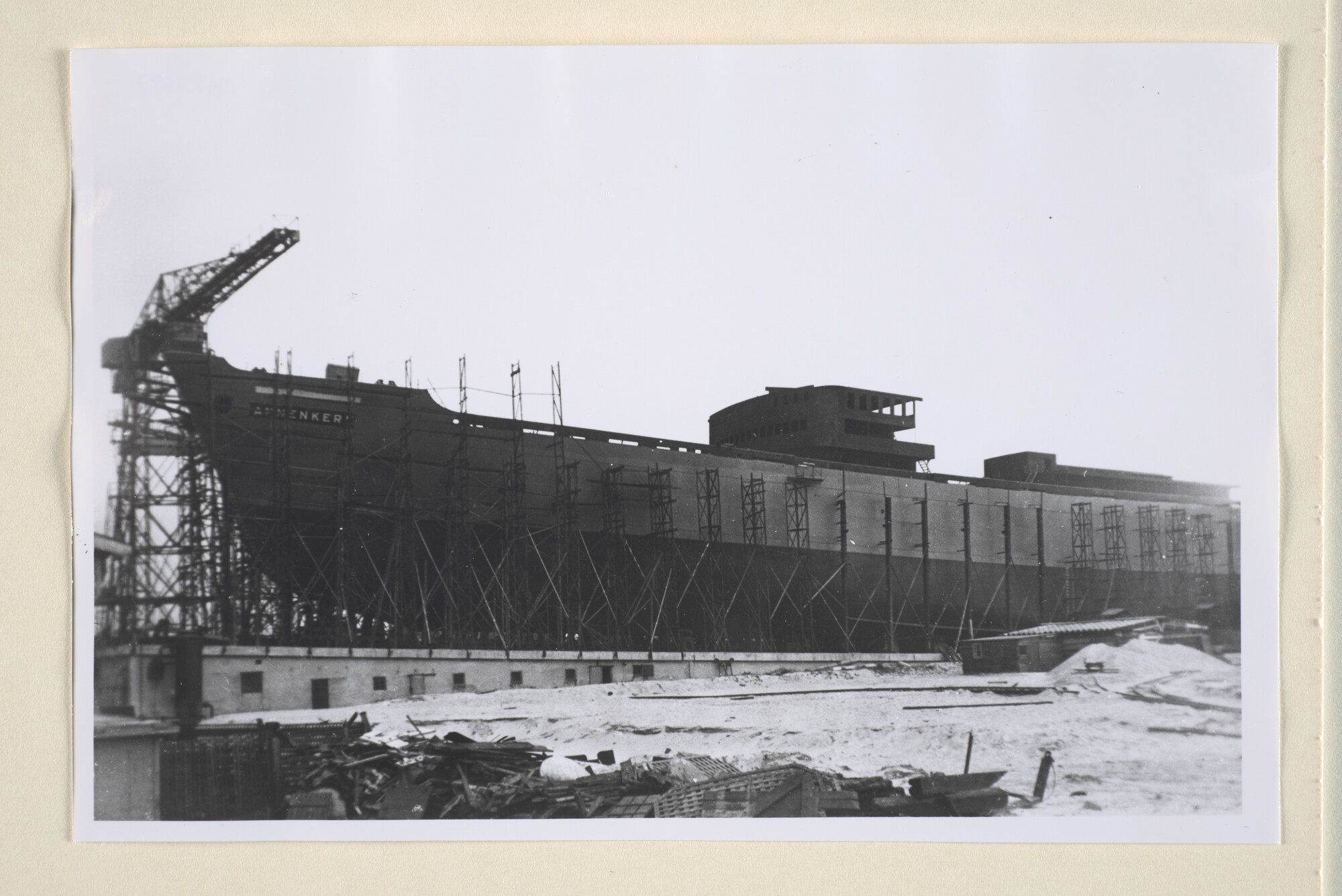 1995.5557; Negatieven van het vrachtschip ms. 'Annenkerk' van de VNS; negatief