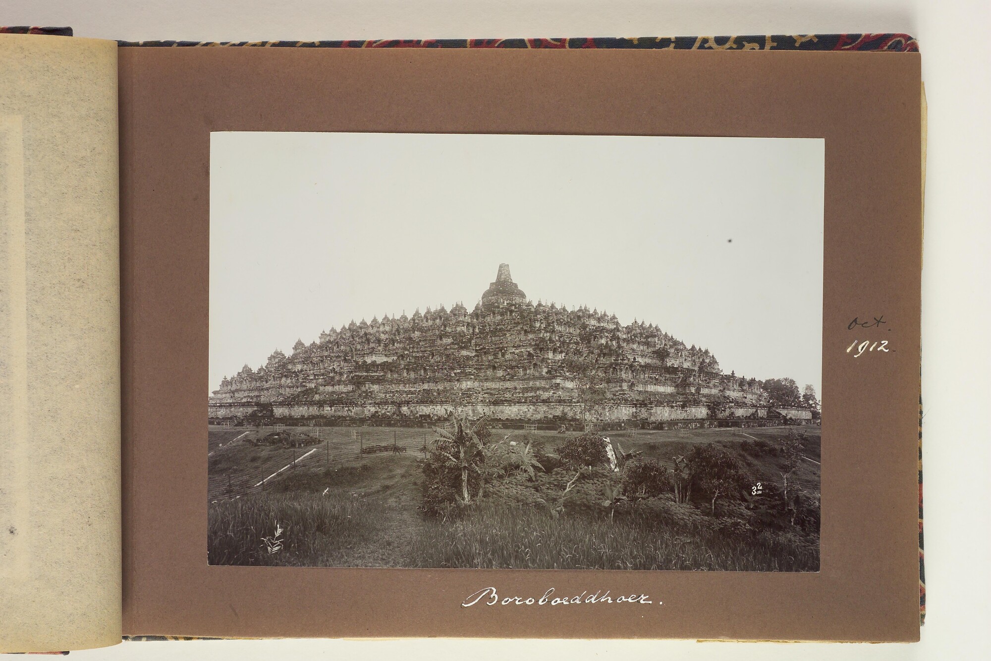 S.5679(01); Album van C.R. van Blijenburgh met foto's gemaakt tijdens reizen tussen 1901; fotoalbum