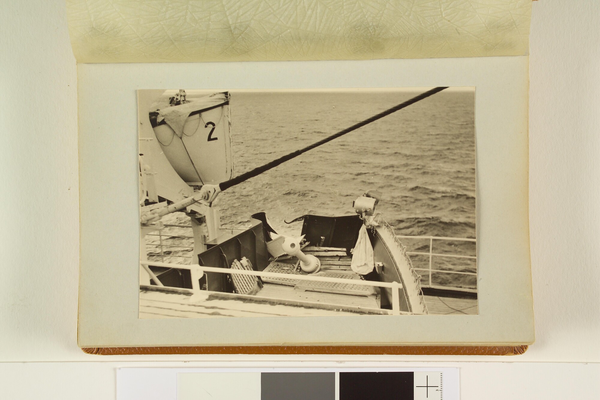 2005.2371; Fotoalbum van de Oranje, na de aanvaring in 1953 met de Willem Ruys; fotoalbum