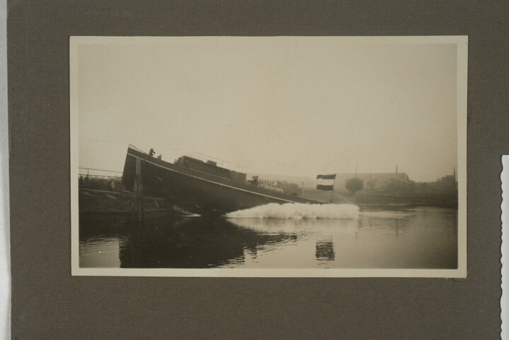 2001.1755; Omslag met vele foto's en knipsels van meest bergingsactiviteiten door Reederij v/h Gebroeders Goedkoop te Amsterdam in de periode 1929 / 1949; omslag