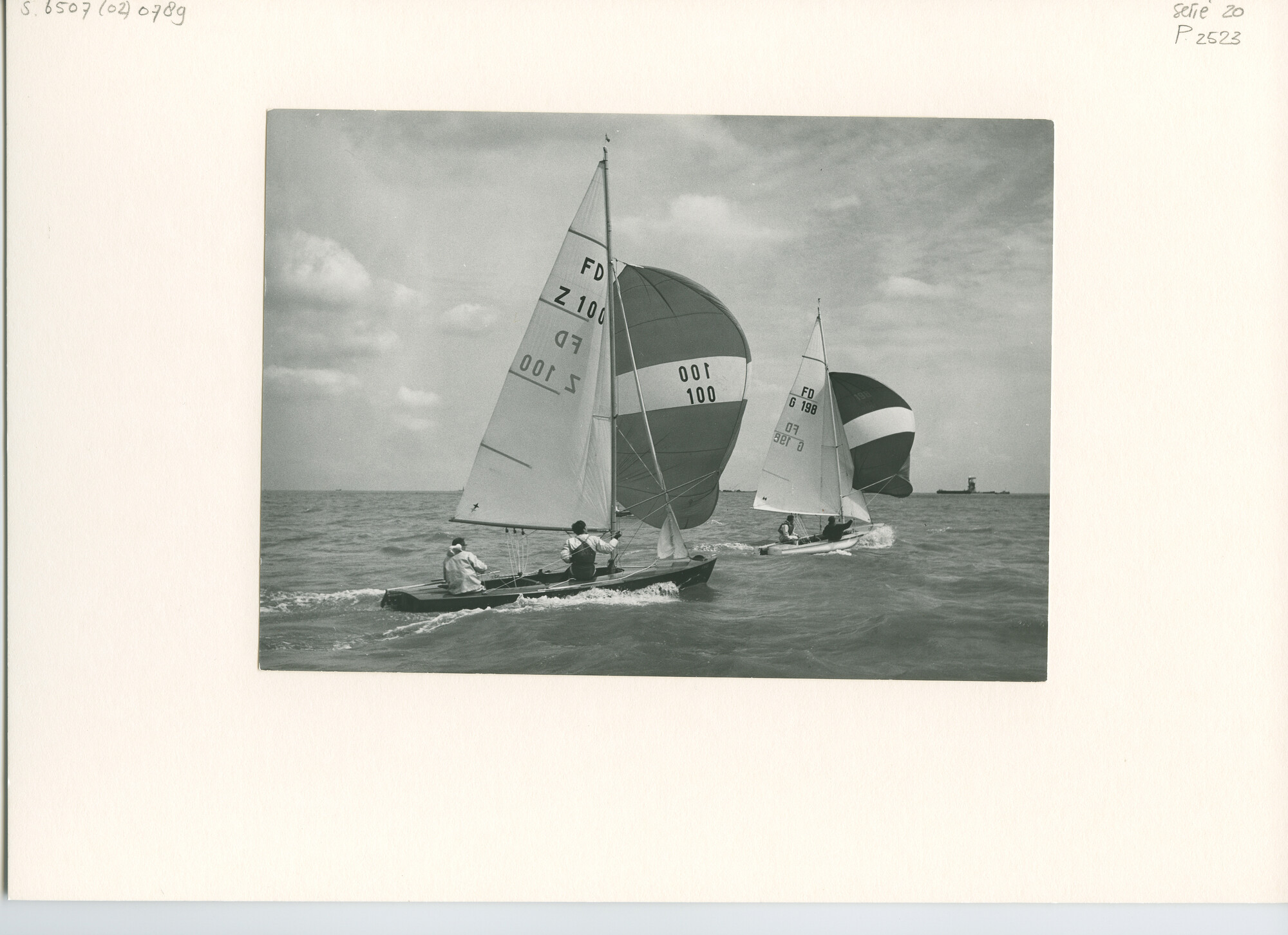 S.6507(02)0789.04; Zwart-wit foto van de FD-week 1962 op het IJsselmeer voor Muiden; foto