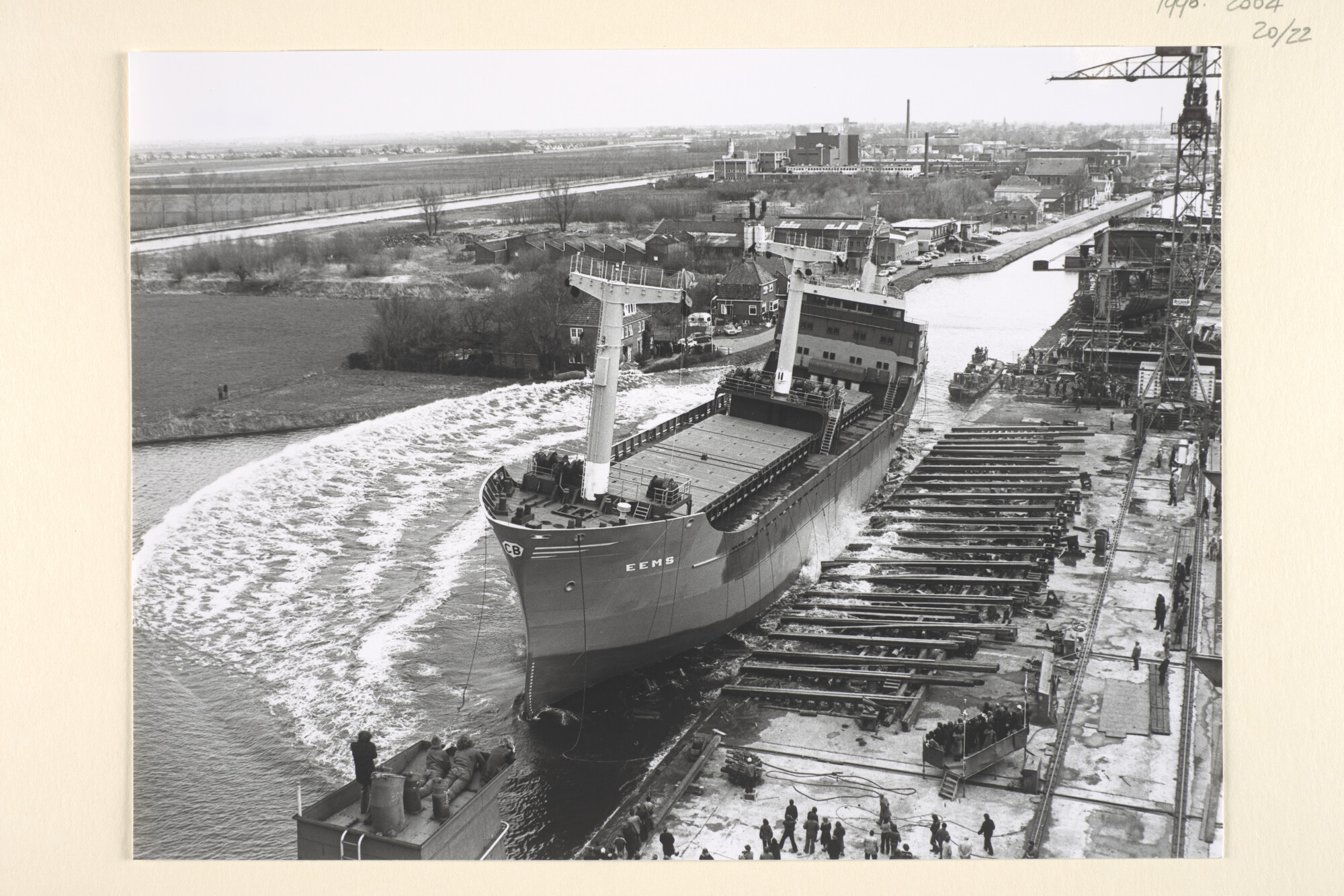 1996.2064; Foto's van de tewaterlating van de coaster ms. 'Eems' van C. Bos te Schiedam; fotoreportage