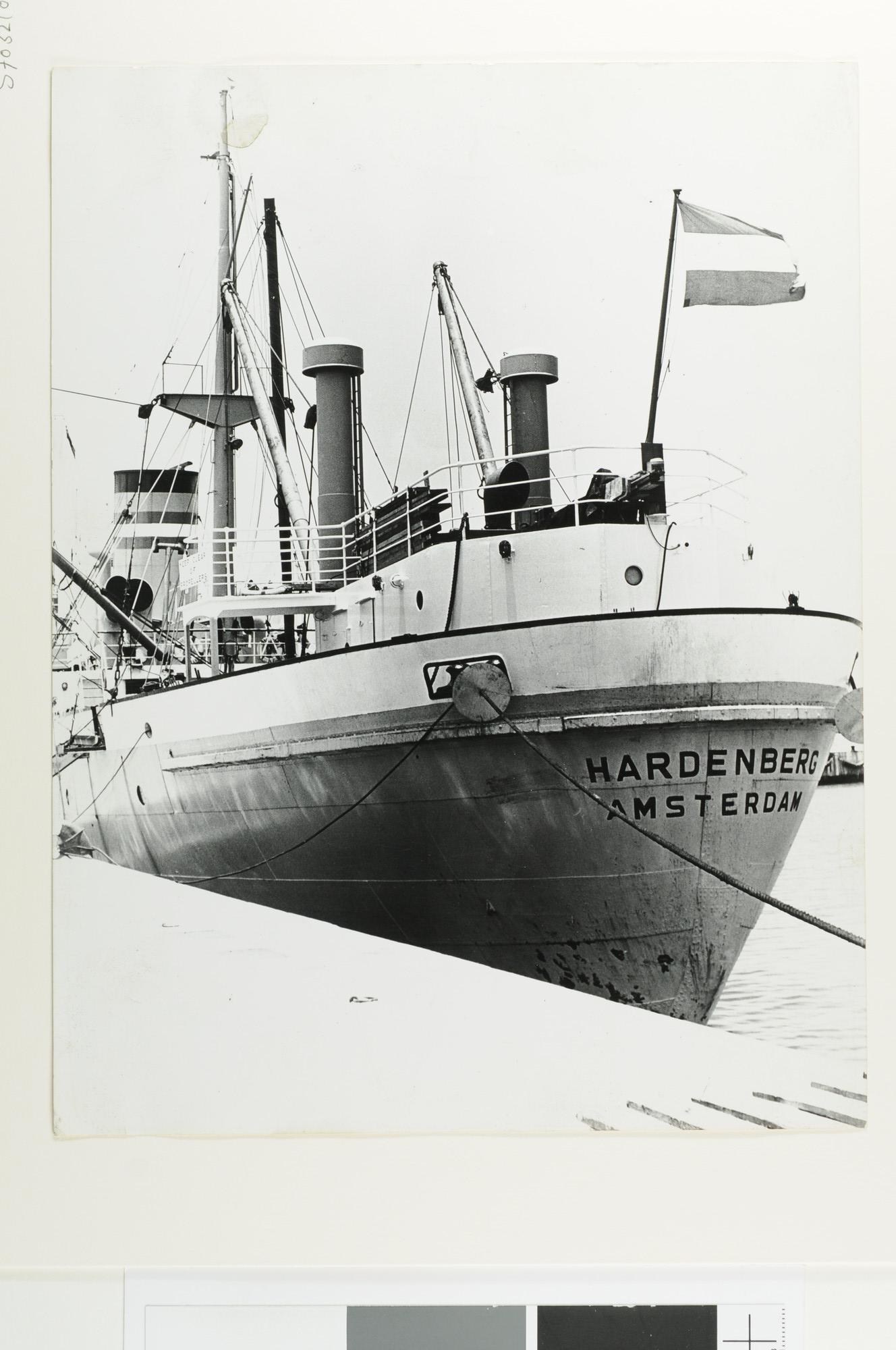 S.7032(037); Het vrachtschip ms. Hardenberg (ex- Goodwin) van de NV; foto