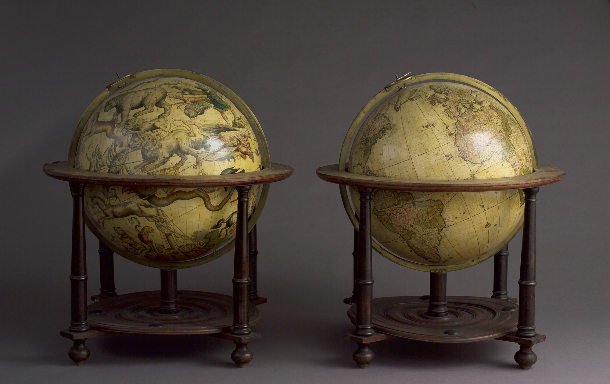 S.1766(01); Aardglobe van 62 cm. in doorsnede door Gerard en Leonard Valk, 1745; globe