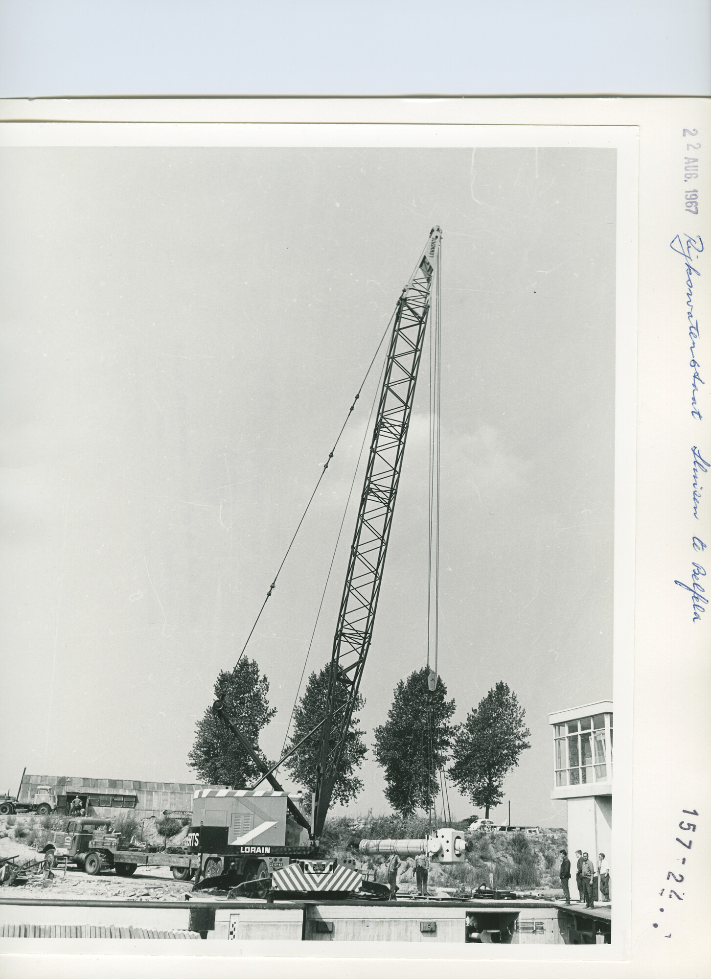 S.5444(04775)05; Foto van de installatie van de hydraulische deurbeweging voor de sluizen bij Belfeld [...]; foto