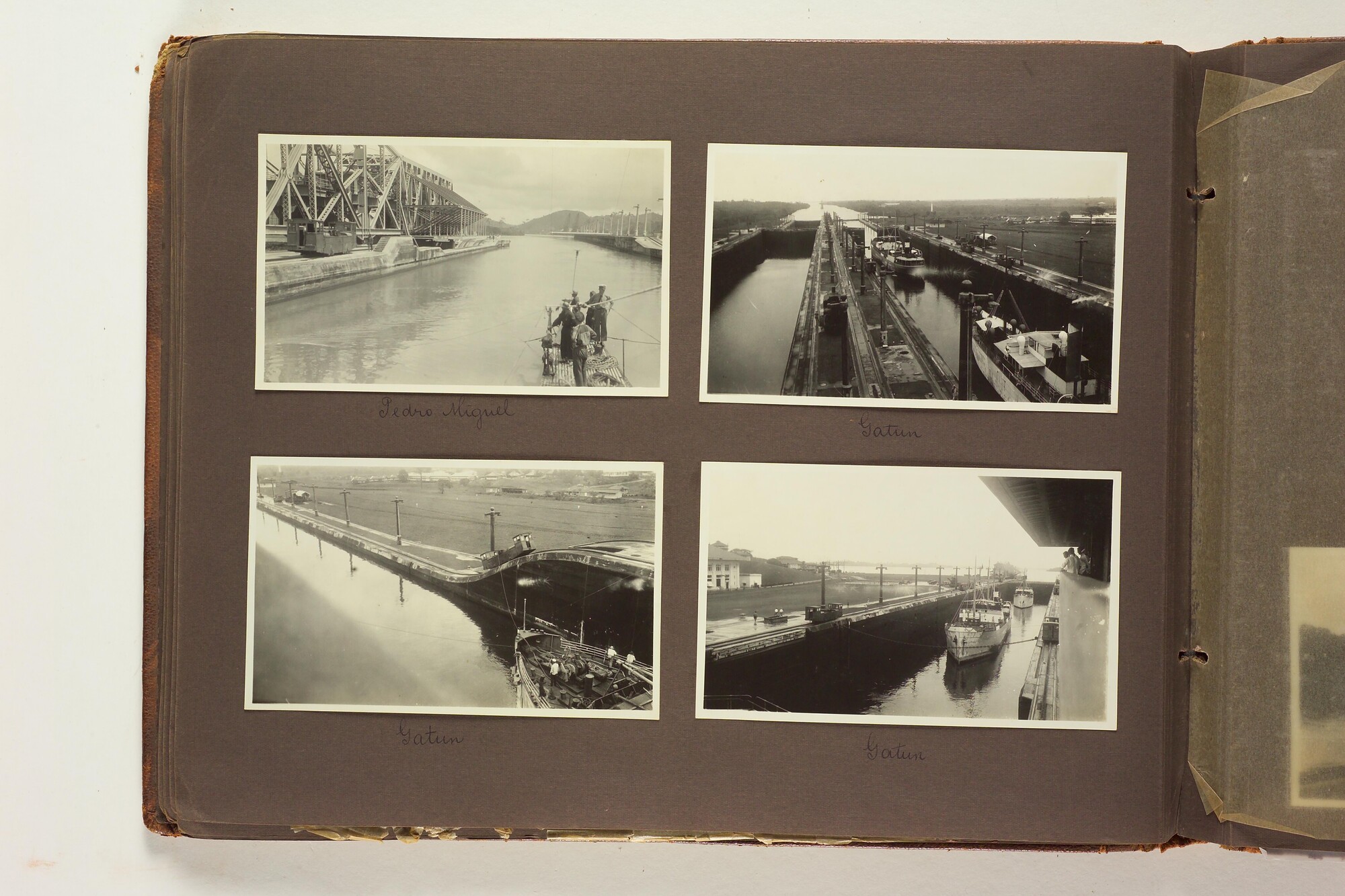 S.4660; Album van M.S. Wytema met foto's van de wereldreis van de onderzeeboot Hr.Ms. K XIII; fotoalbum