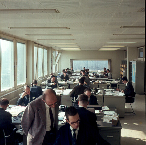 S.9100(0647); Kantoor in het Havengebouw van Amsterdam; diapositief