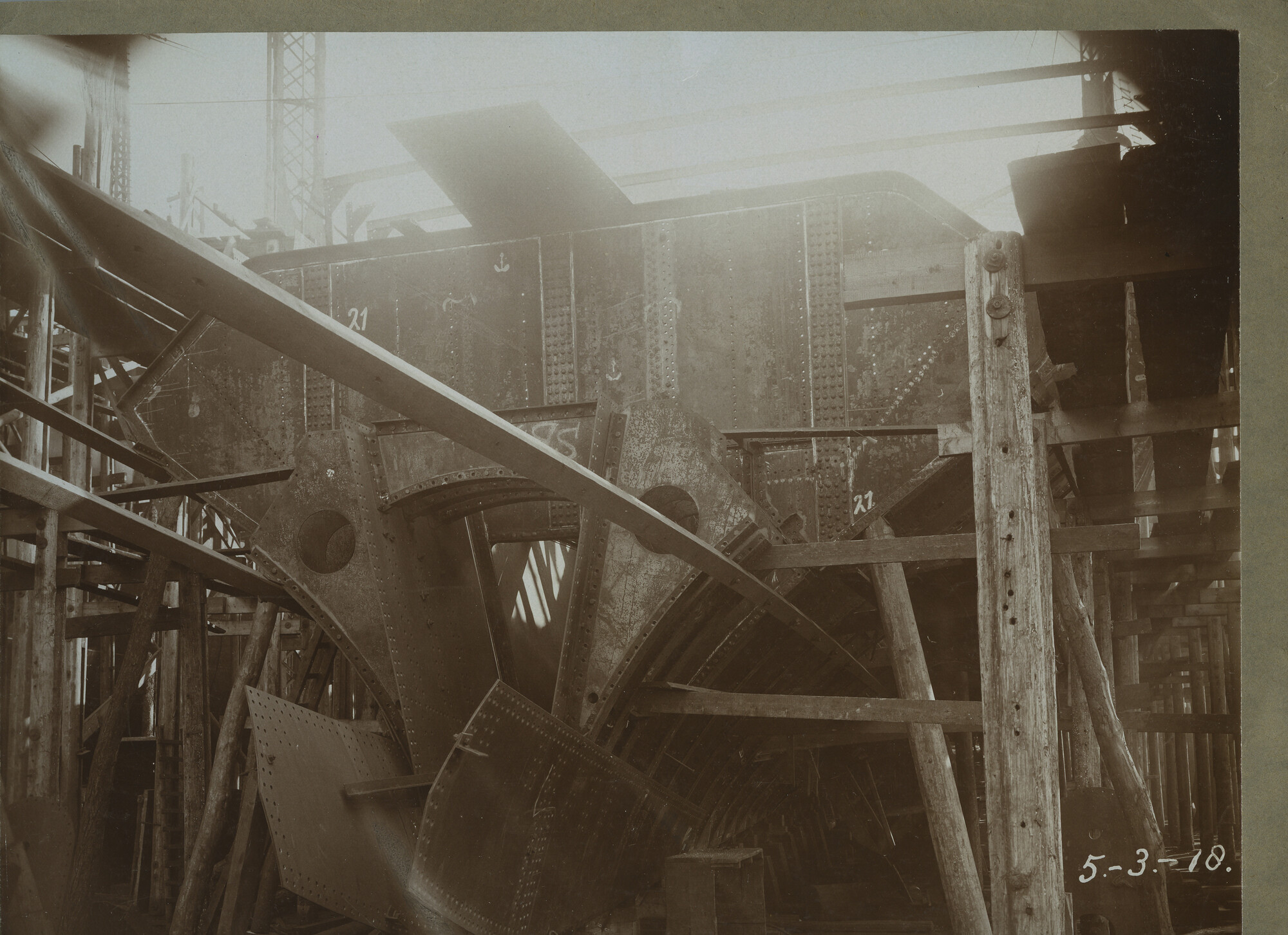 S.5444(0482)2; Foto van de kruiser Hr.Ms. Sumatra in aanbouw; foto