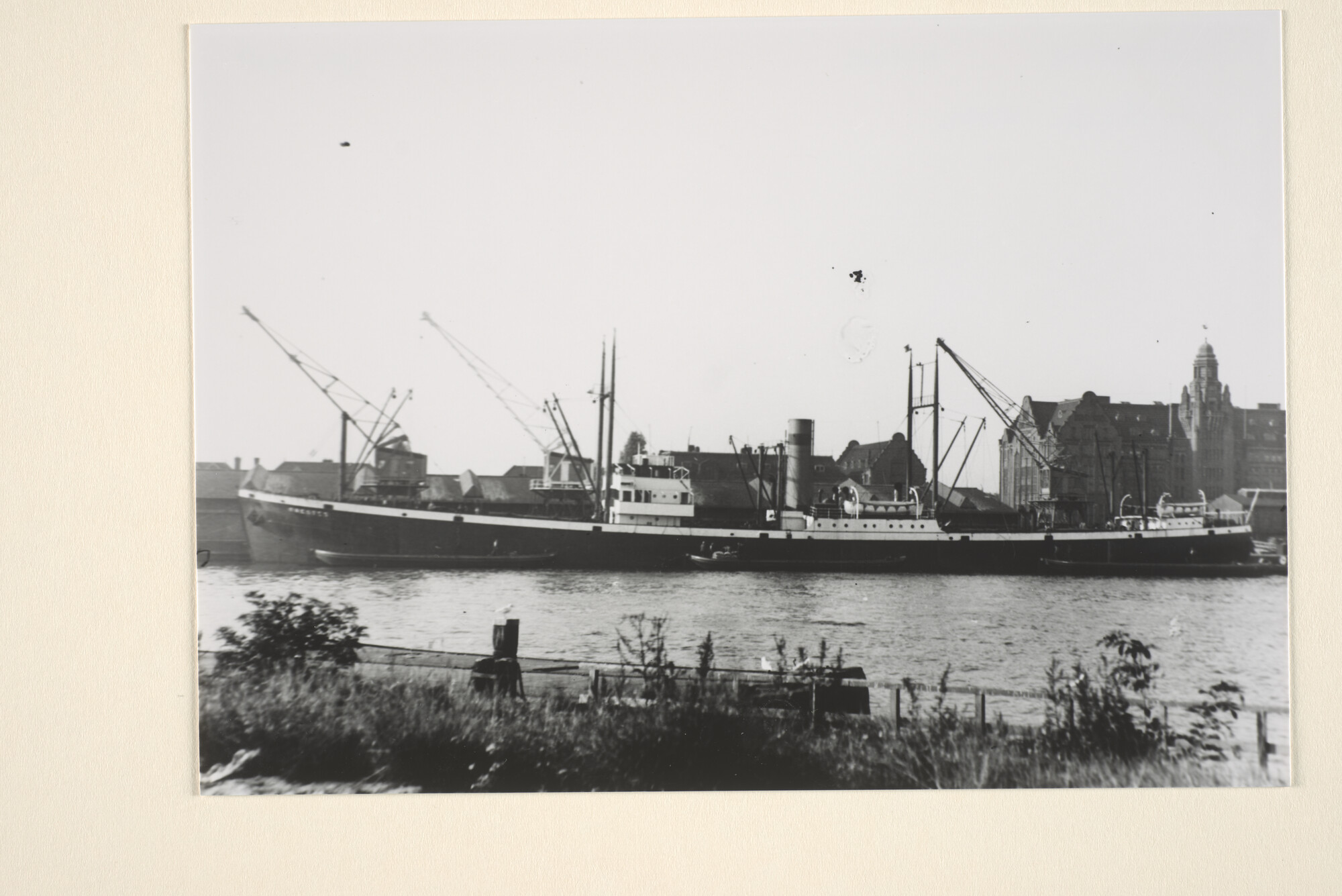 1995.6908; Het vrachtschip ss. 'Orestes' van de KNSM; foto