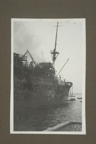 2001.1755; Omslag met vele foto's en knipsels van meest bergingsactiviteiten door Reederij v/h Gebroeders Goedkoop te Amsterdam in de periode 1929 / 1949; omslag