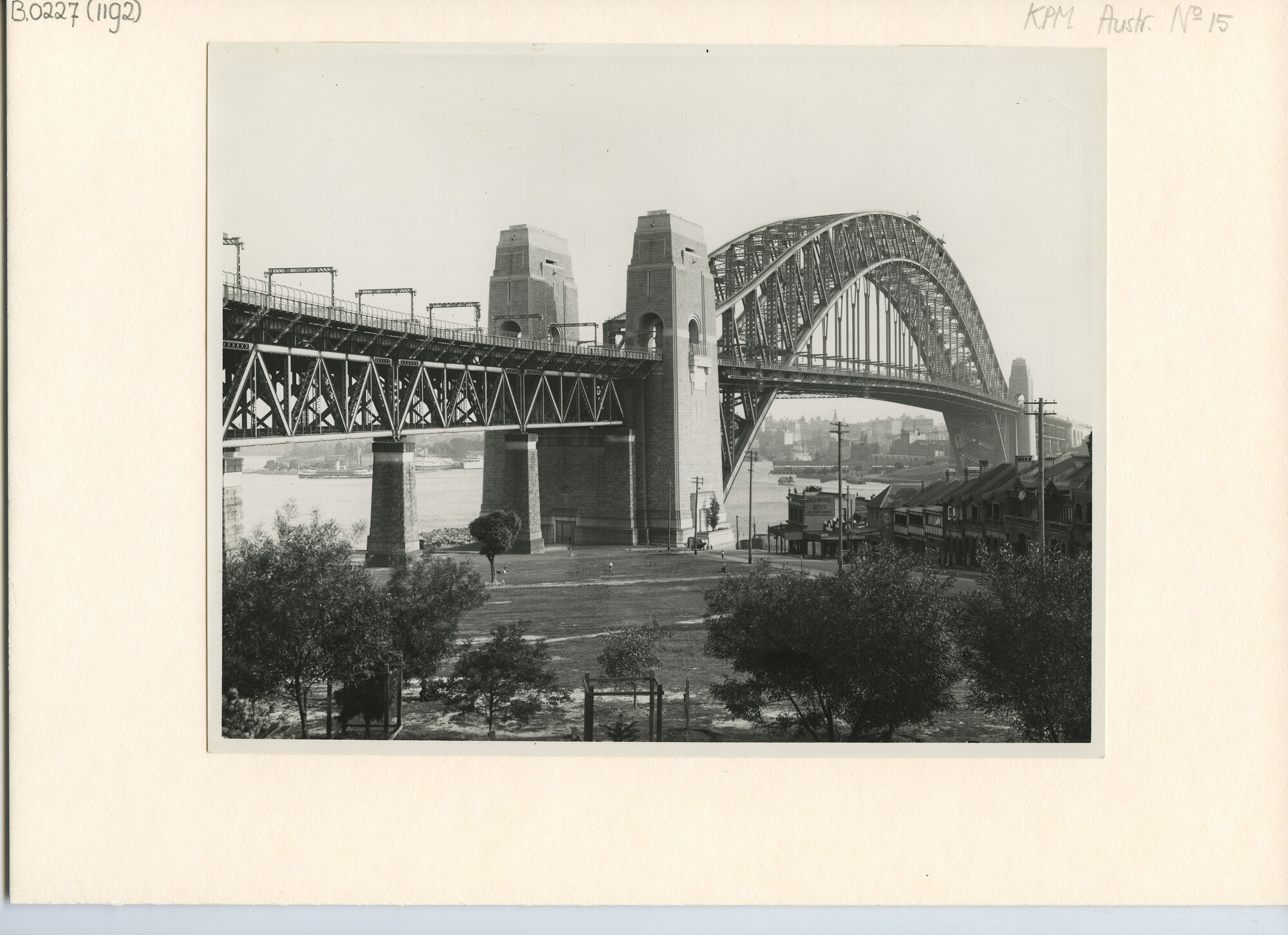 B.0227(1192); De haven van Sydney: de Sydney Harbour Bridge; foto