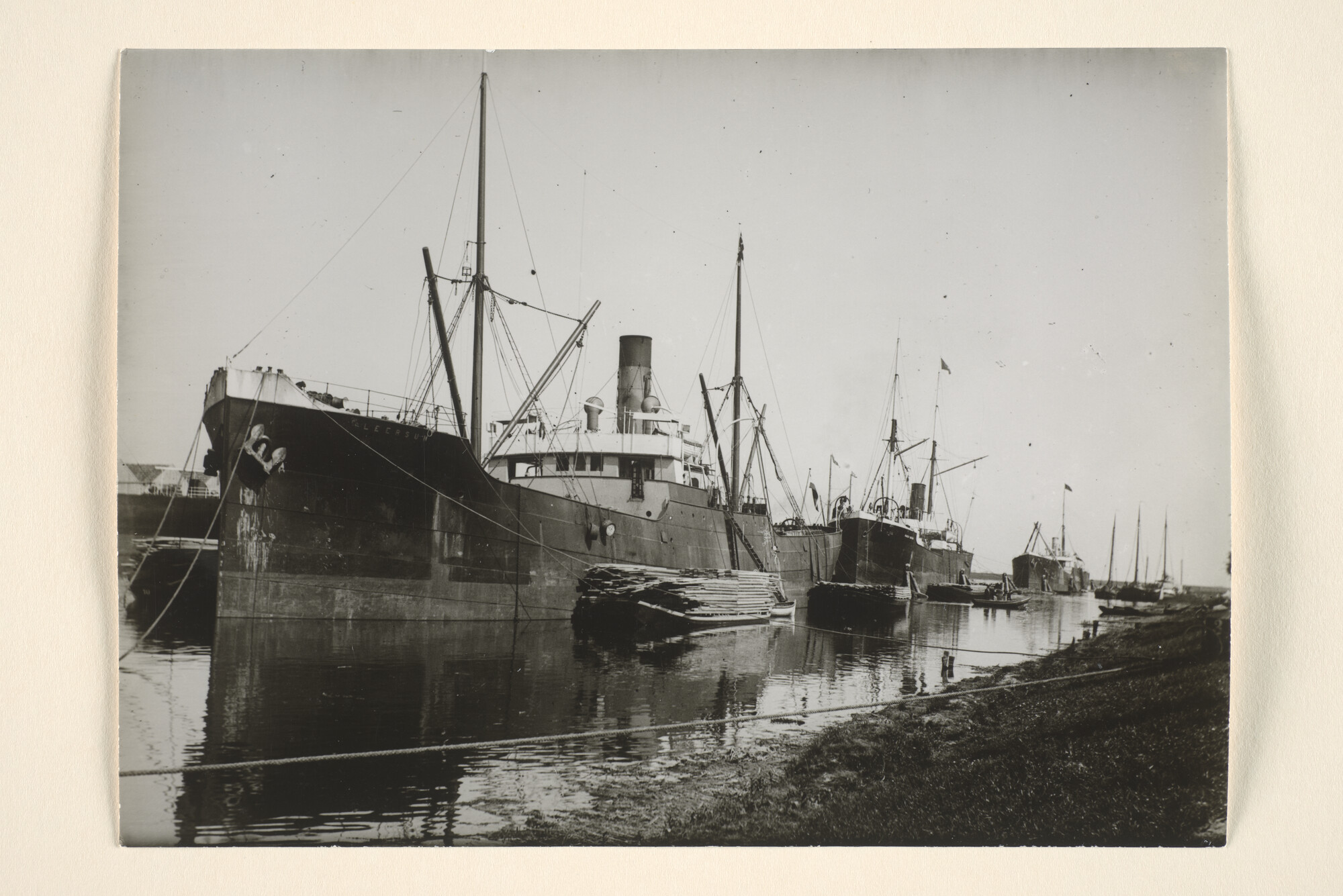 1995.7001; Het vrachtschip ss. 'Leersum' van de NV; foto