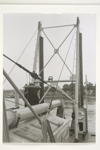 S.5219(12)0702; Foto's van de snijkopzuiger 'Nautilus' van Prins Aanneming Maatschappij uit Sliedrecht, in reparatie/verbouwing bij de ASM; fotoreportage