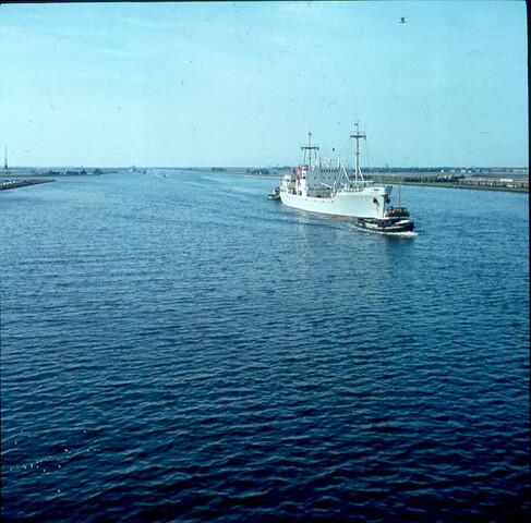 S.9100(1984); Dia van de Tunesische tanker ms. Monastir (ex- Saint Pierre) varende op [...]; diapositief