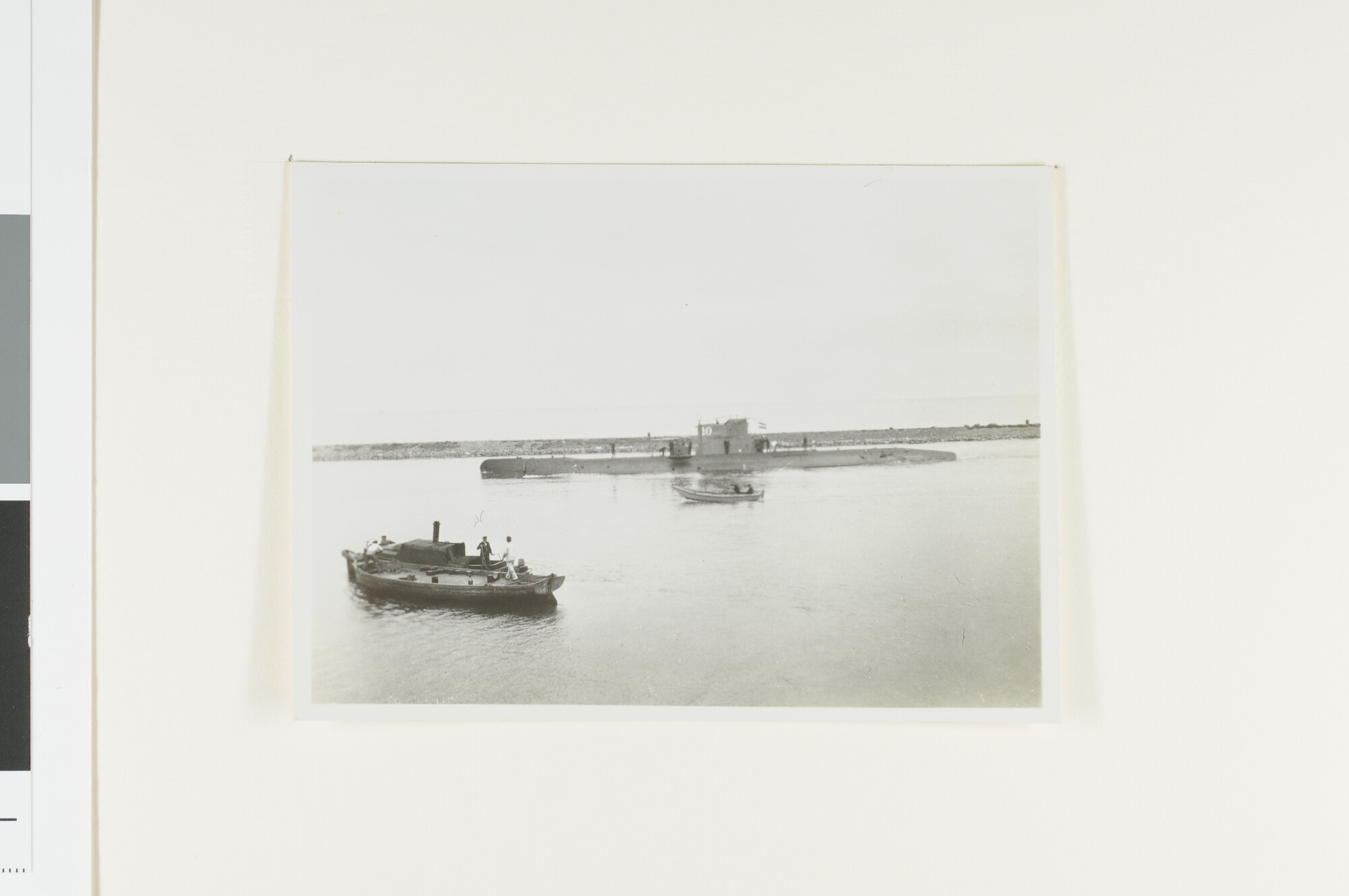 A.2867(01)072; De onderzeeboot Hr.Ms. 'O 10' verlaat de haven van Den Helder, september 1929; foto