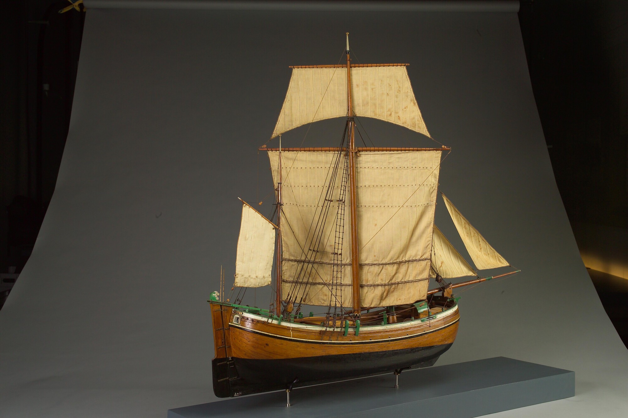 A.0111(02); Model van de vishoeker Hendrik Pieter; scheepsmodel