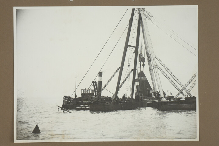 2001.1755; Omslag met vele foto's en knipsels van meest bergingsactiviteiten door Reederij v/h Gebroeders Goedkoop te Amsterdam in de periode 1929 / 1949; omslag