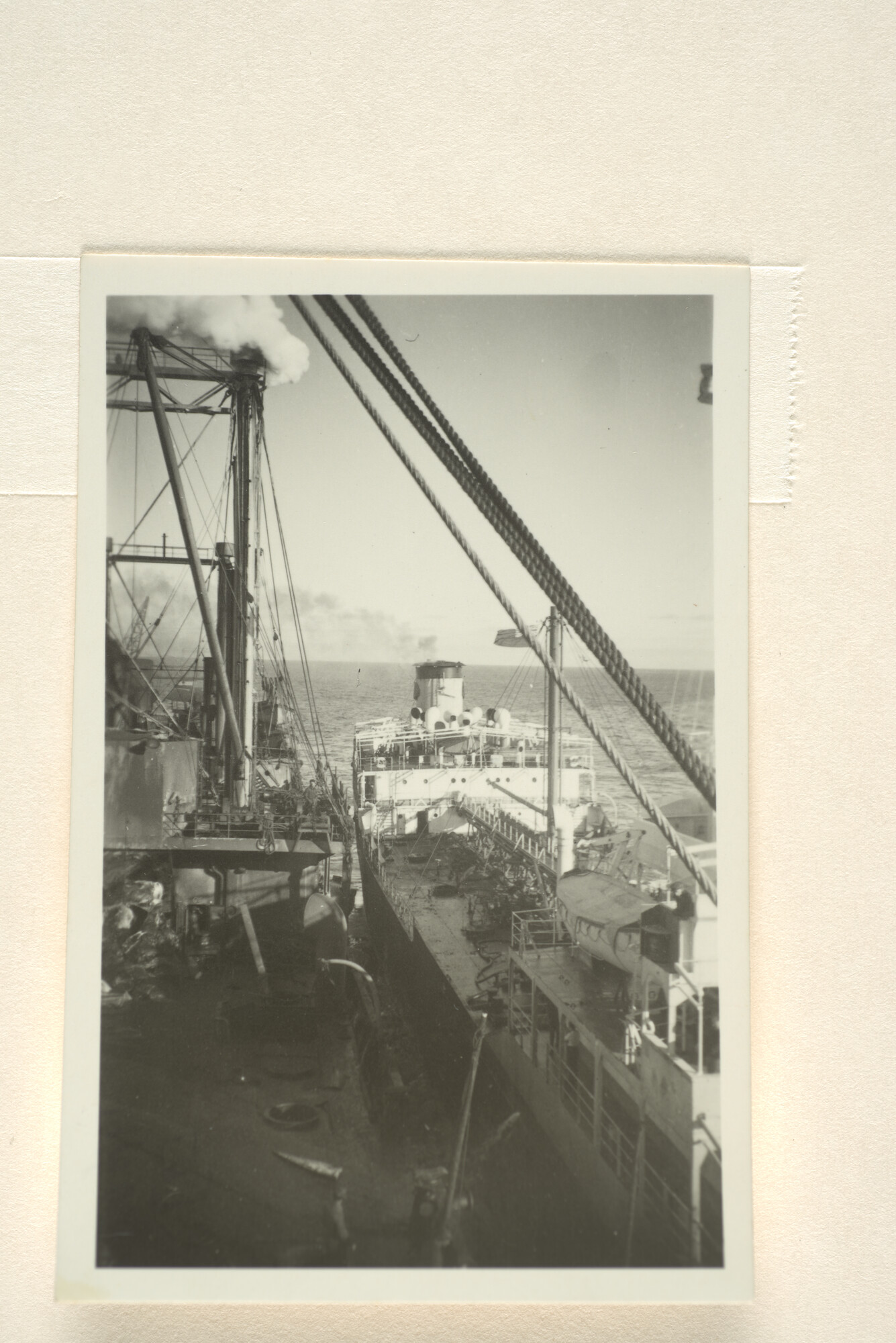 1996.0580; Fotoimpressies van de walvisverwerking en leven aan boord van het walvismoederschip ms. Willem Barendsz (I); fotoreportage