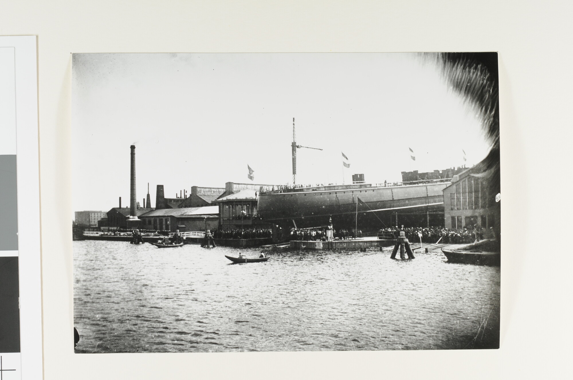 A.4634(01); Foto's van de tewaterlating van een pantserschip van het type 'Hertog Hendrik'; fotoreportage