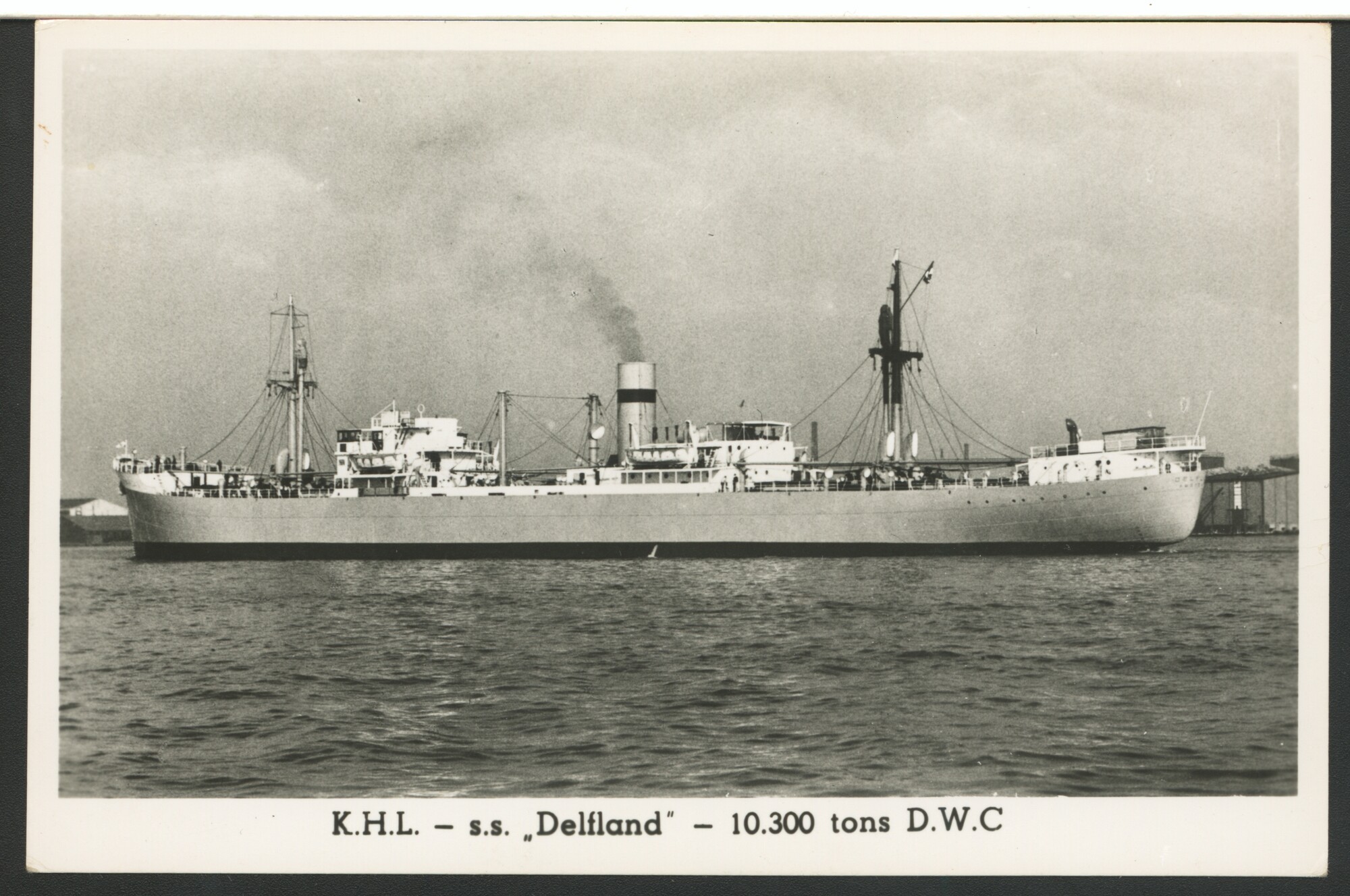 A.4509(140); Het vrachtschip ss. 'Delfland' van de Koninklijke Hollandsche Lloyd in een; prentbriefkaart
