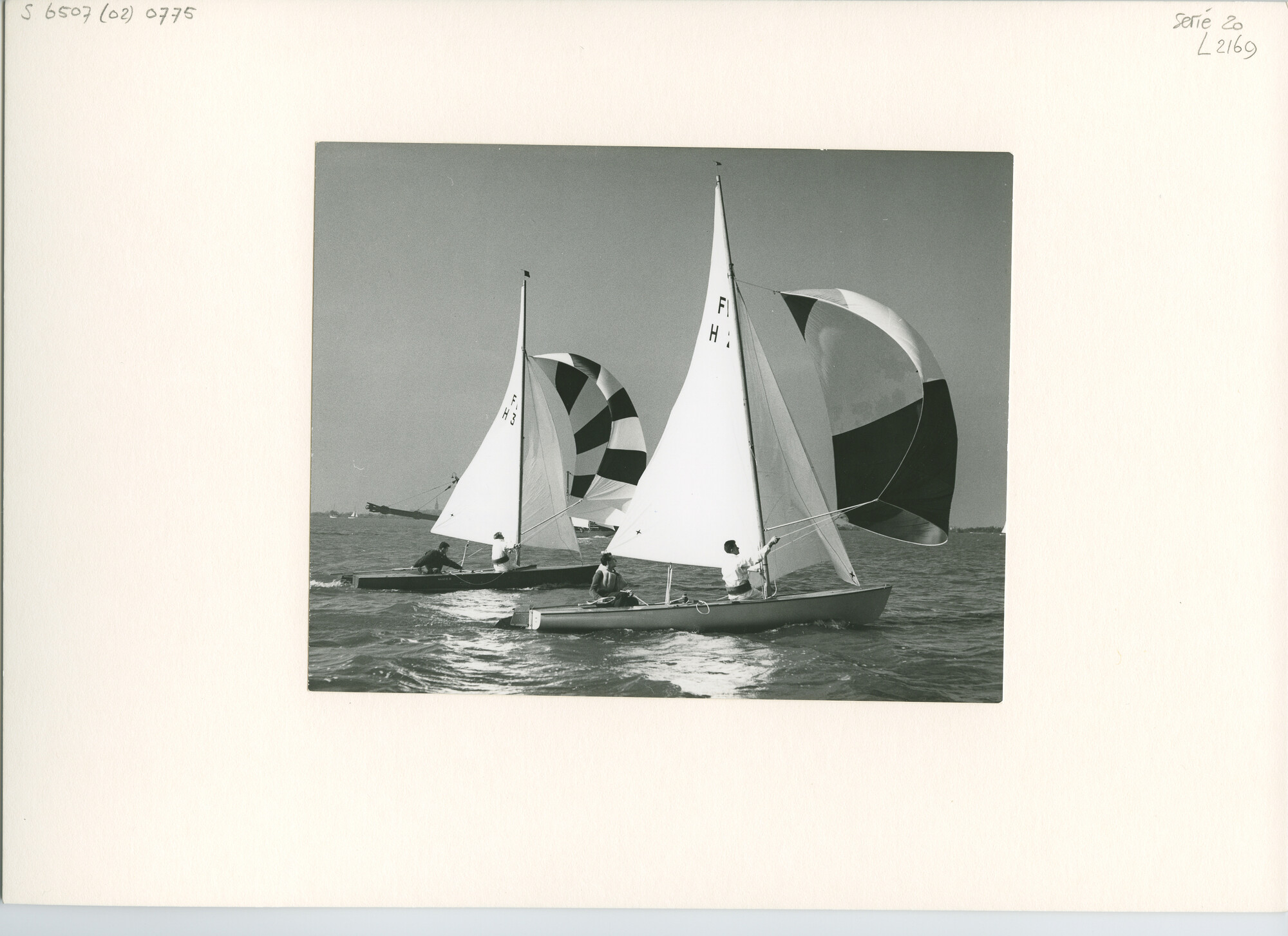 S.6507(02)0775.03; Zwart-wit foto van de FD-klasse op het Braasssemermeer; foto