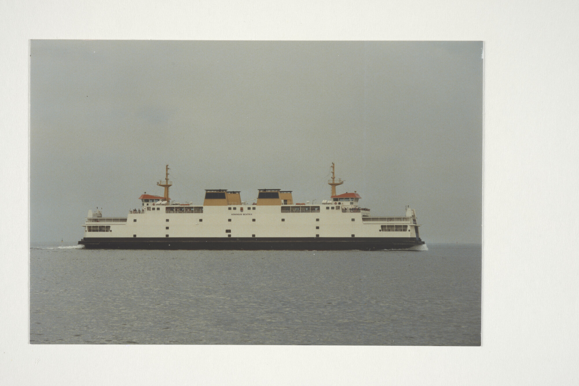 2000.0886; Kleurenfoto van veerboot ms. Koningin Beatrix van Veerboot Westerschelde BV; foto