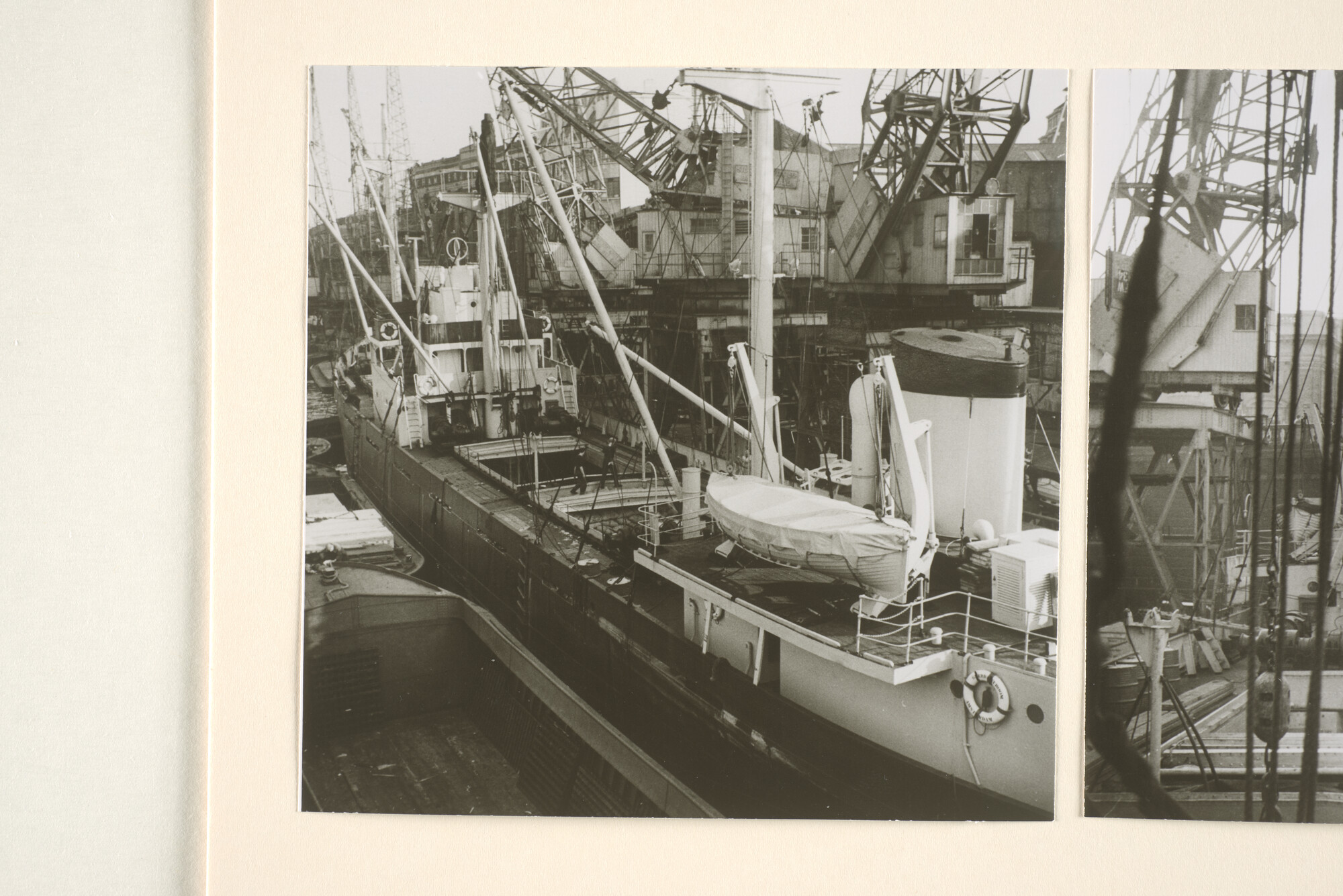 1995.6254; Reproductiefotos van het vrachtschip ms. Lingestroom van de HSM; fotoreportage