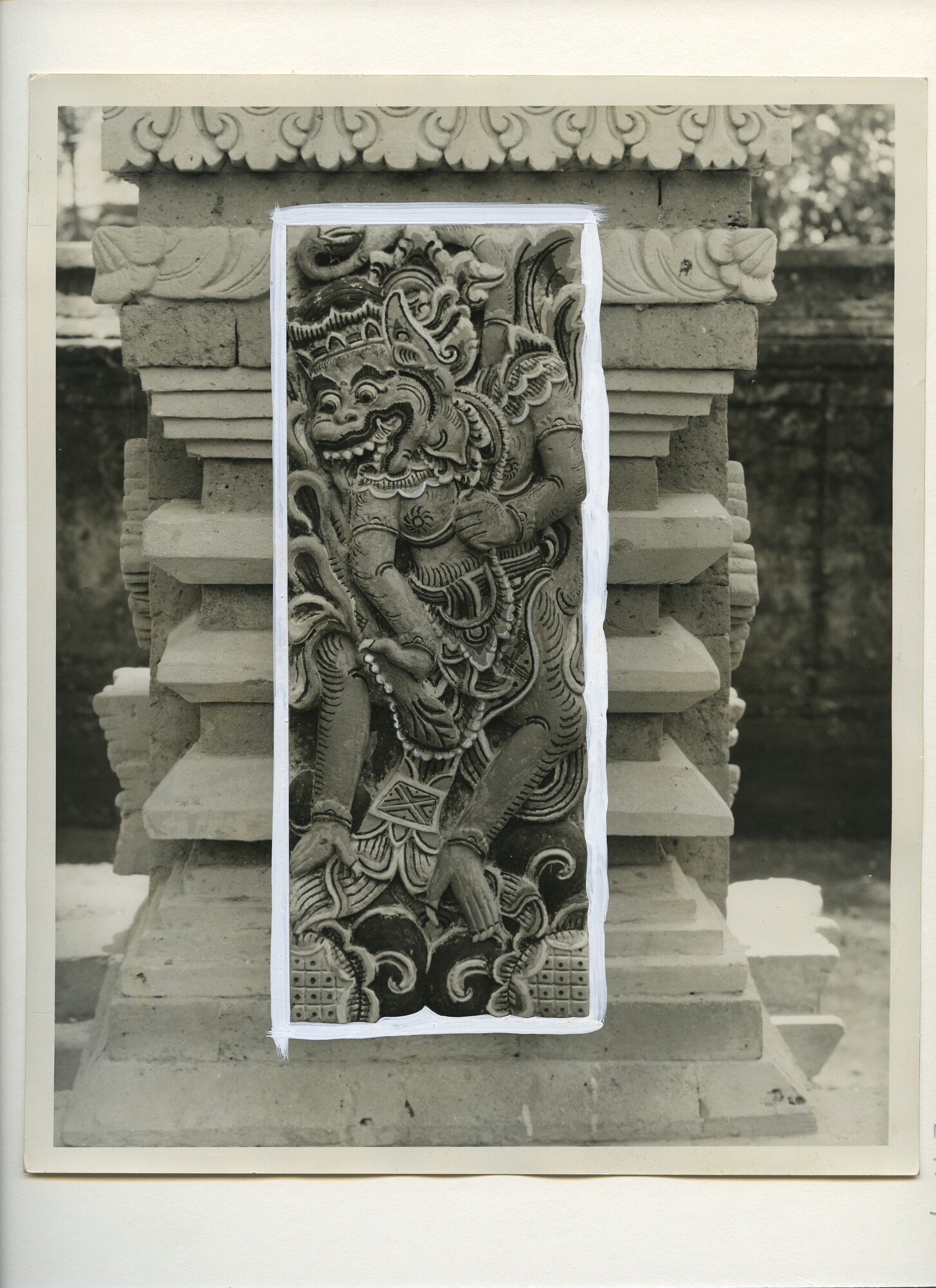 B.0227(1071)04; Detailfoto van ornamenten op een Balinesische tempel; foto
