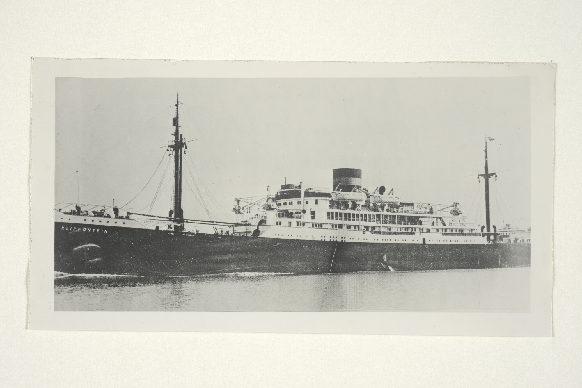 2000.3321; Het vracht-passagiersschip ms. 'Klipfontein' van de VNS; foto