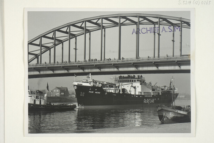 S.5219(12)0265; Foto's van proeftocht van het Noord-Ierse (Laker) vrachtschip ms. 'Fair Head', gebouwd op de dwarshelling van de ASM; fotoreportage