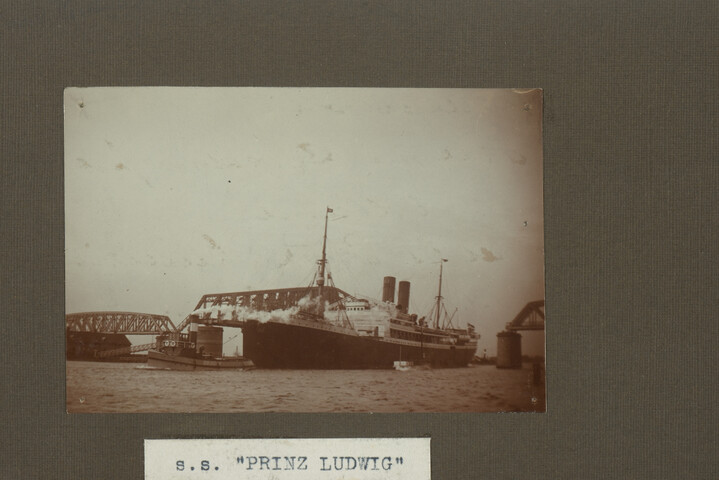 2001.1755; Omslag met vele foto's en knipsels van meest bergingsactiviteiten door Reederij v/h Gebroeders Goedkoop te Amsterdam in de periode 1929 / 1949; omslag