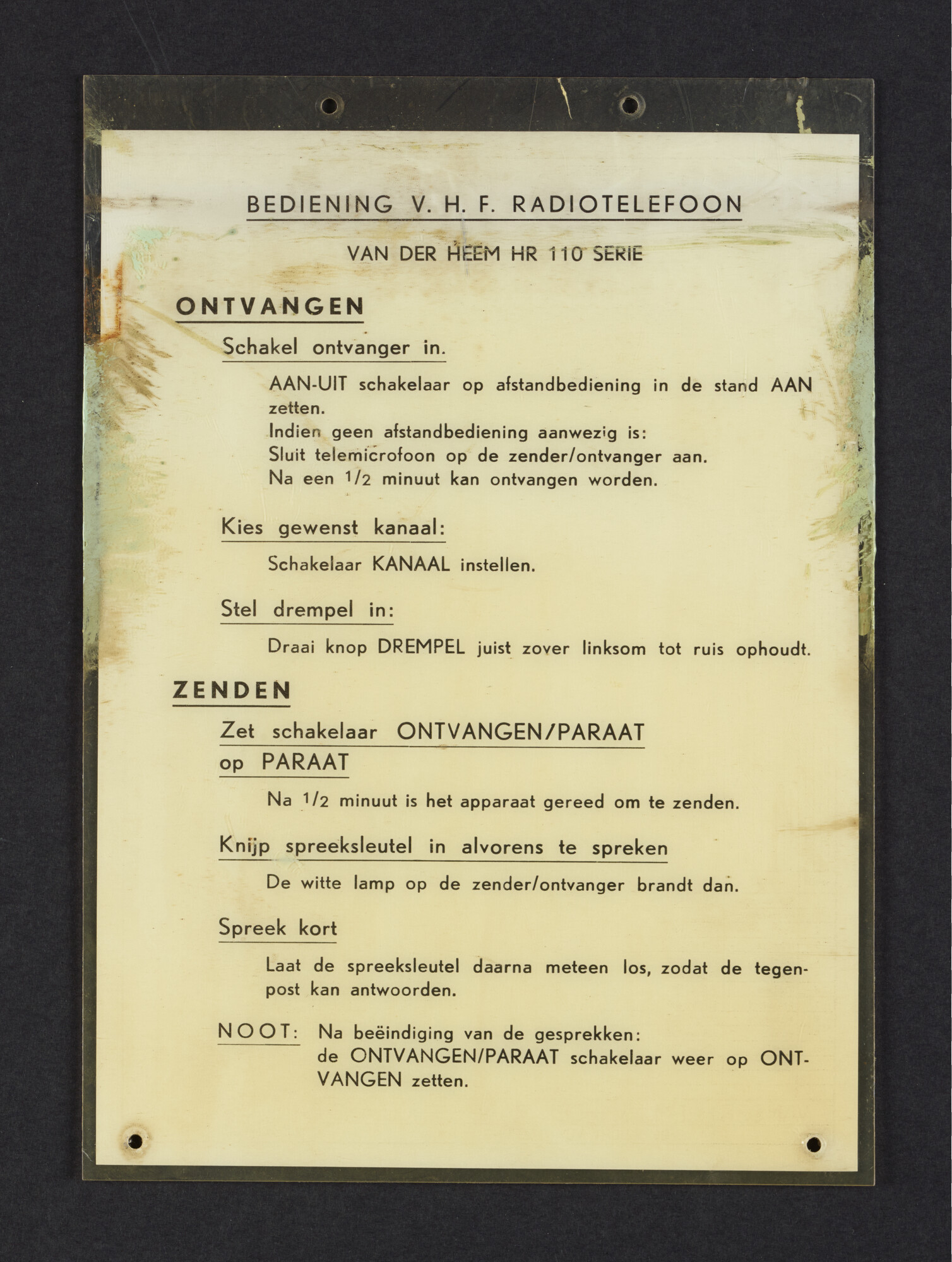 S.6512(09); Gebruiksaanwijzing voor de V.H.F. Radiotelefoon, Van der Heem HR 110 serie; gebruiksaanwijzing