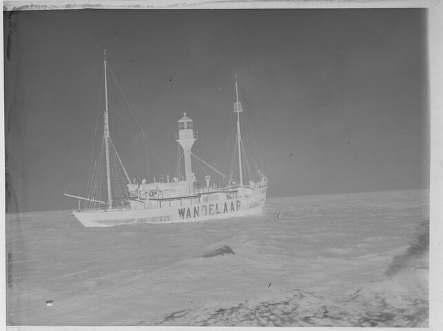 S.7143(1426)2b; Negatief van het Vlaamse lichtschip 'Wandelaar'; negatief