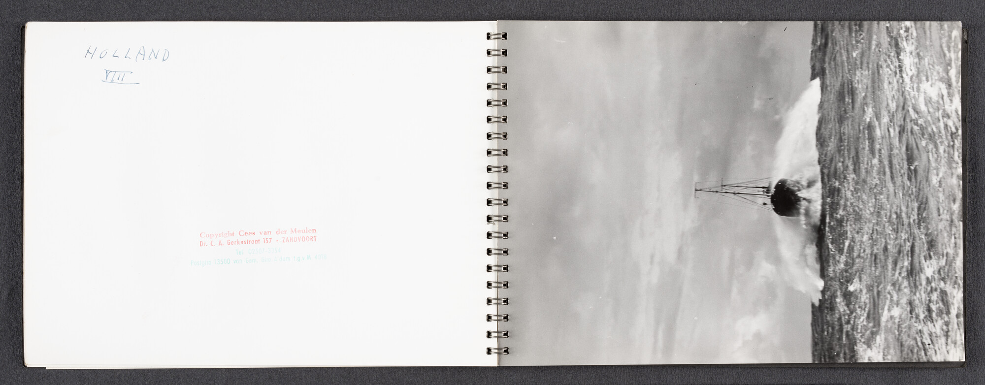 2022.1523; Fotoalbum met zwart-wit foto's van seagoing tugs; fotoalbum