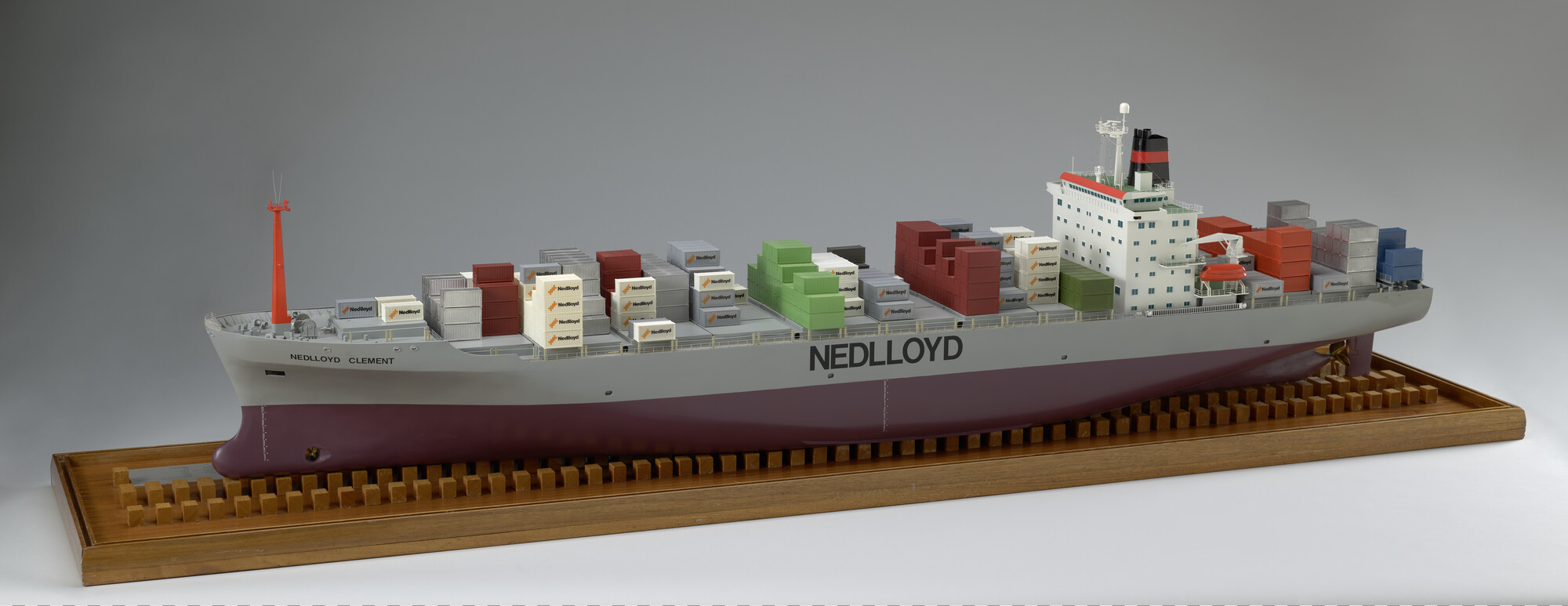 1993.2710; Model van het containerschip ms. Nedlloyd Clement; scheepsmodel