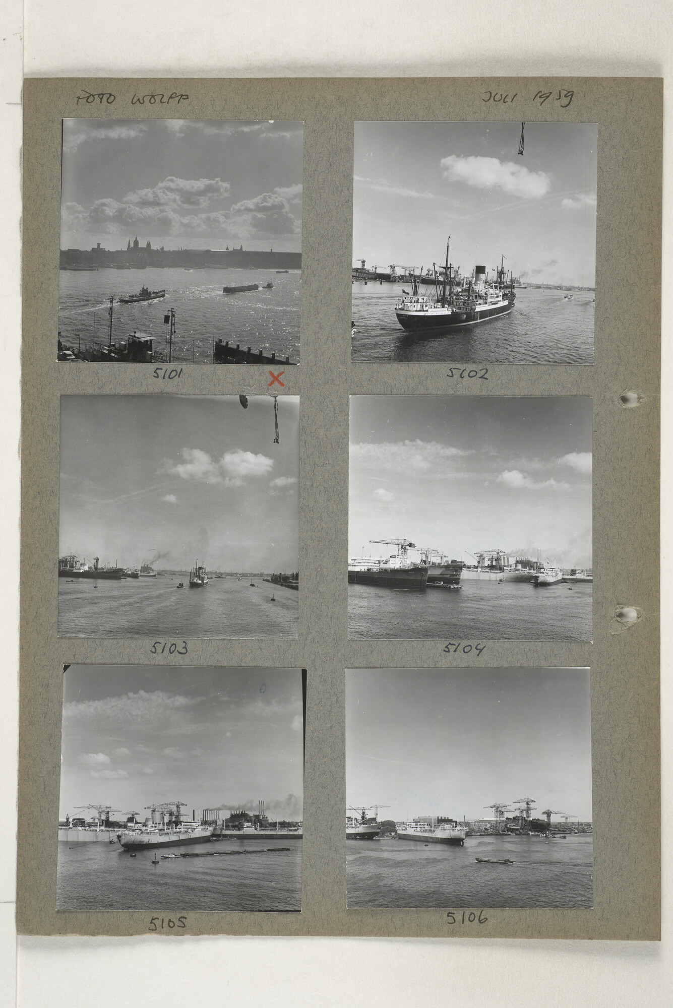 1998.2183; Omslag (voorheen ordner) met een grote hoeveelheid proef foto's van de haven en de stad van Amsterdam; omslag