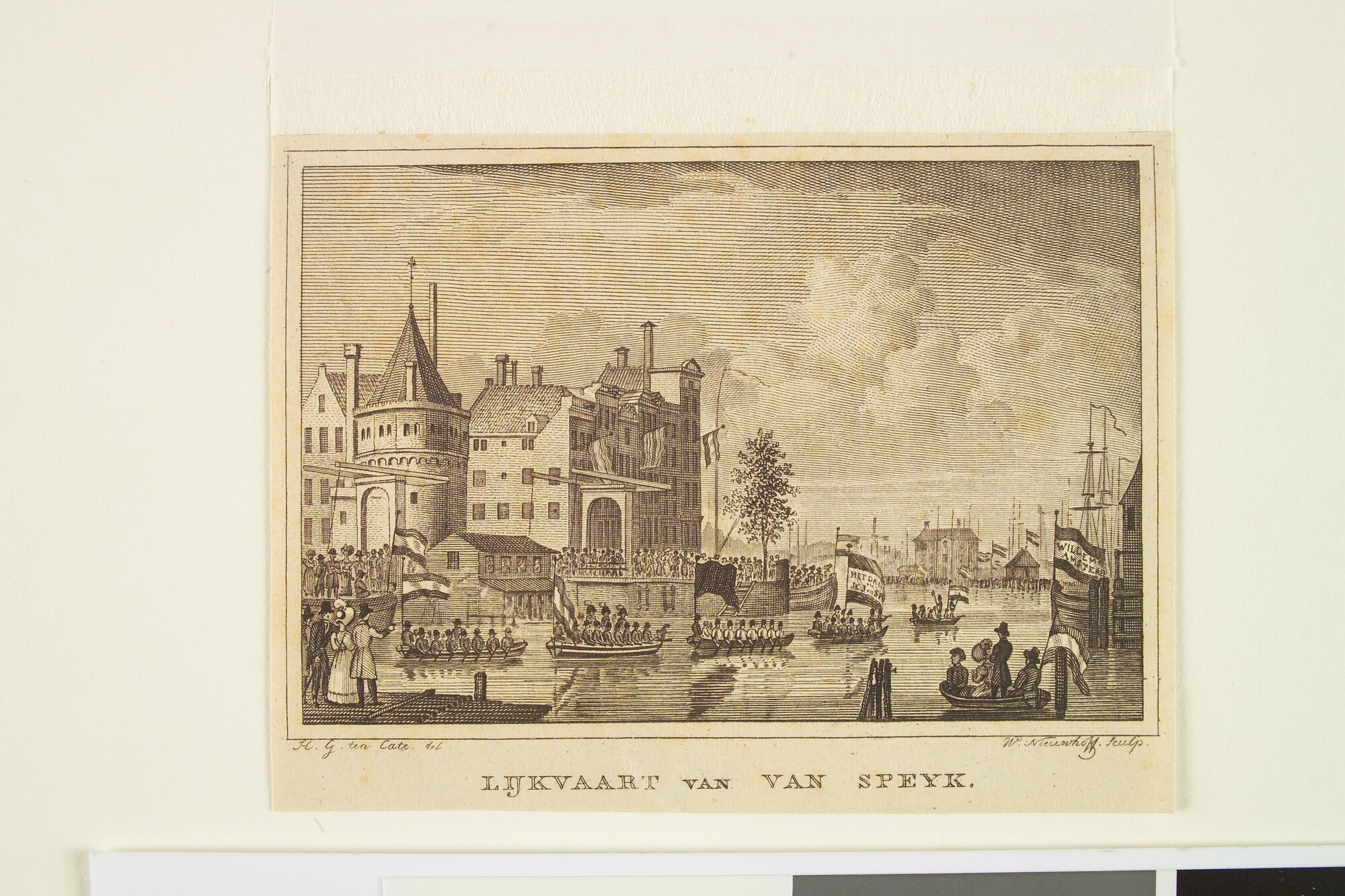 A.0482(03)37; Plechtige lijkvaart van Van Speyk met links gezicht op de Schreierstoren; prent