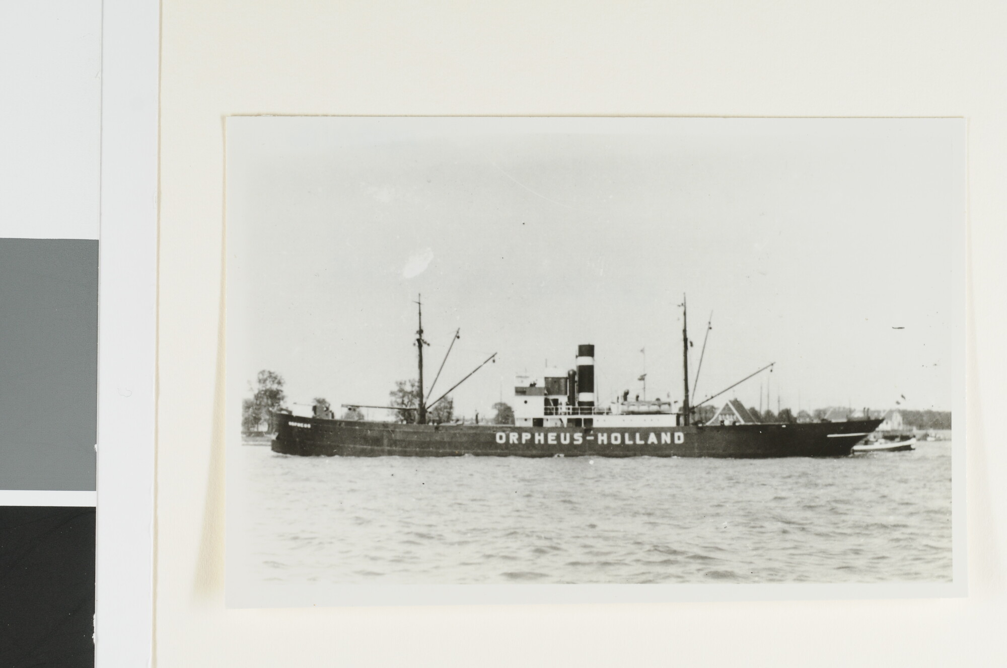 S.4380(04)560; Het vrachtschip ss. 'Orpheus' van de KNSM varende op het Noordzeekanaal; foto
