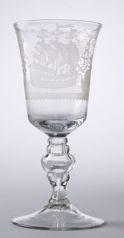 A.1083; Bokaal met een radgravure van een driemaster en het opschrift 'De Goede Negotie"; drinkglas