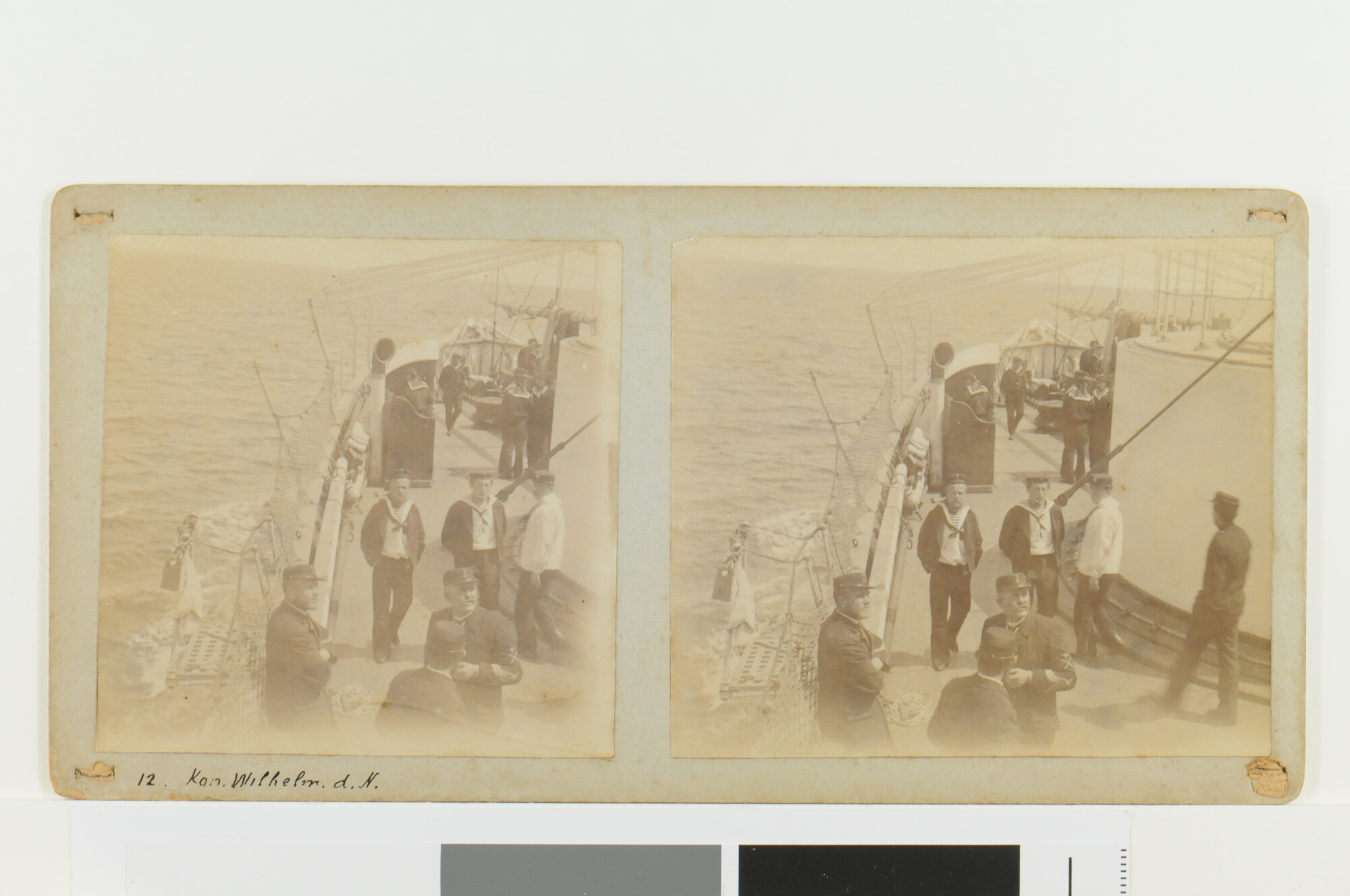 S.4834(01)06; Eén van een serie van acht stereofoto's gemaakt door A.A. Visser aan boord van de 'Koningin Wilhelmina der Nederlanden'; foto