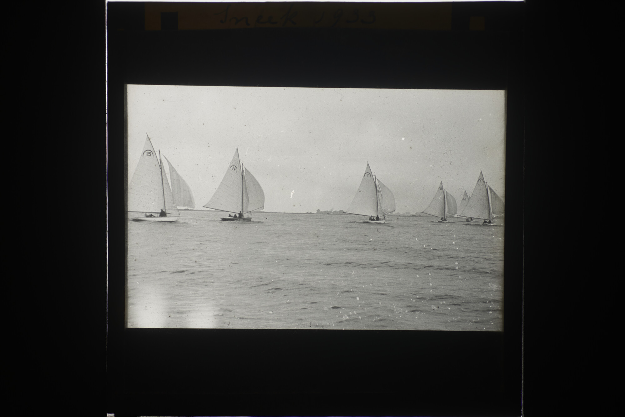 2014.0606; Vijftig lantaarnplaatjes met afbeeldingen van de Nederlandse watersport 1900-1935; lantaarnplaatje