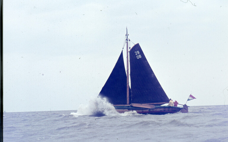 2013.0998; Dia van de vlootschouw Hoorn - Enkhuizen; kleurendia