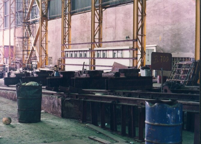 2001.1715; Kleurenfotos van het eerste deel van de bodemsectie voor de sleepboten van [...]; fotoreportage