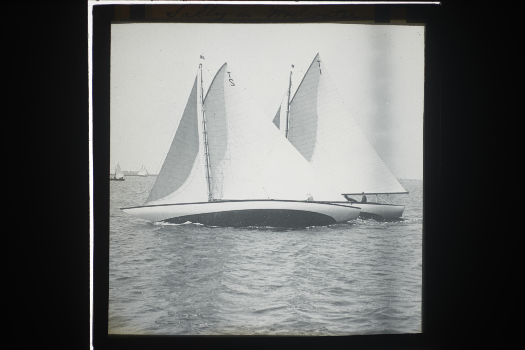 2014.0614; Twaalf lantaarnplaatjes met afbeeldingen van de Nederlandse watersport; lantaarnplaatje