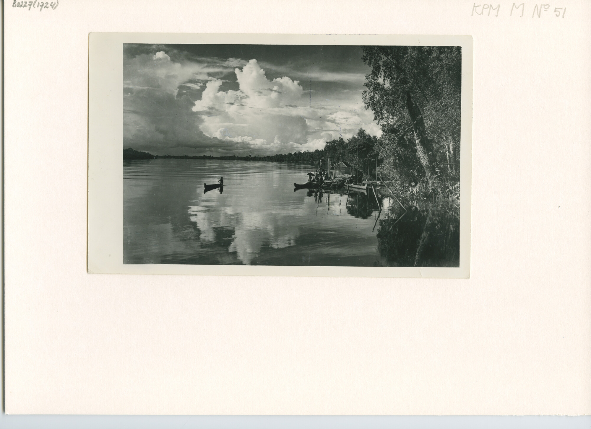 B.0227(1724); De bovenloop van de Kapuas-rivier (Borneo); foto