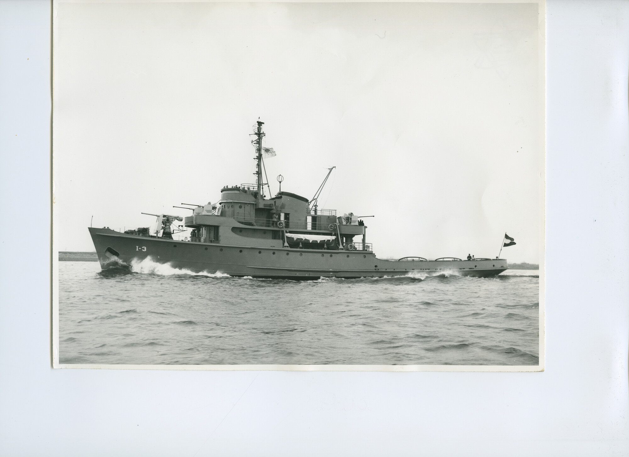 S.6268(48)0017; Foto van dubbelschroef kustwachtschip "Ipiranga", bouwjaar 1955.; foto