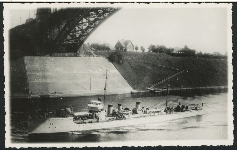 A.2867(01)094; Serie prentbriefkaarten van de torpedoboten Hr.Ms. 'Z 6'; prentbriefkaart-serie