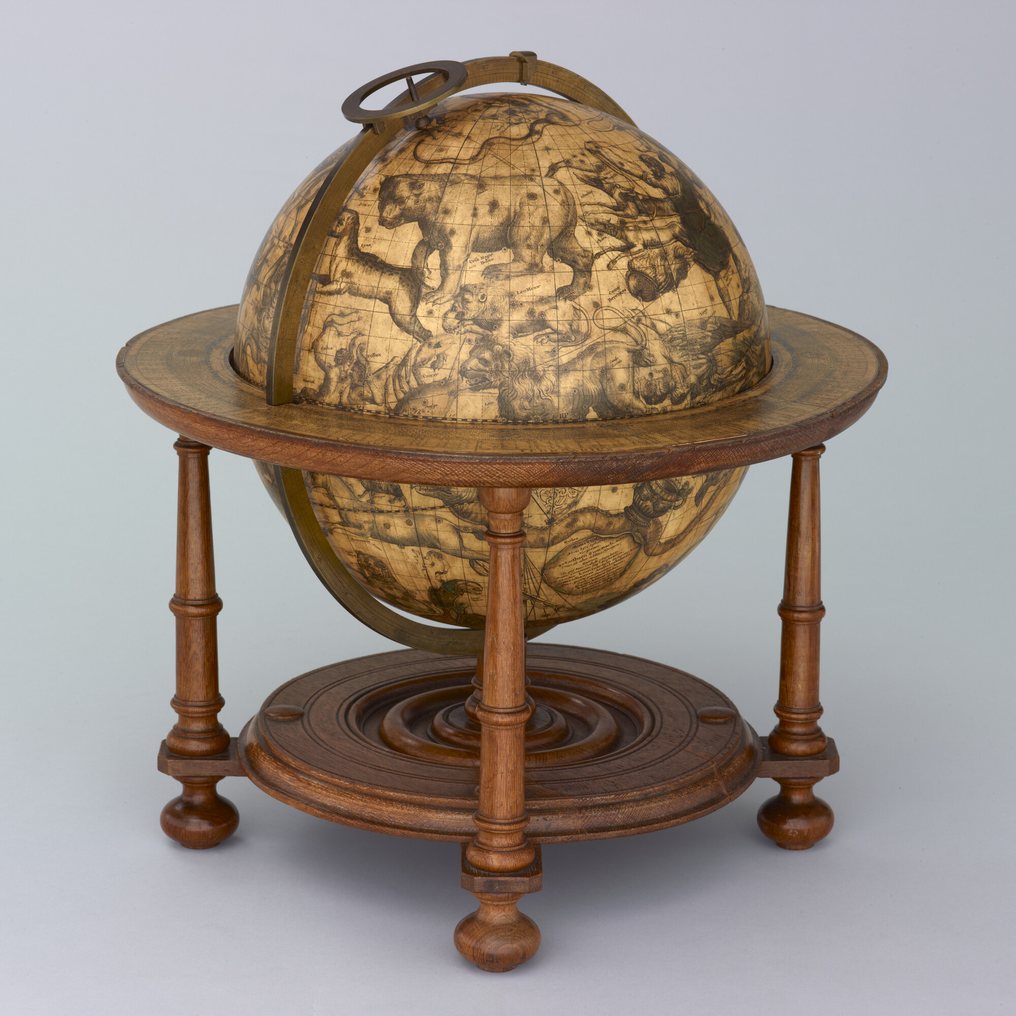 S.1985(02); Hemelglobe van 31 cm. in doorsnede door Gerard en Leonard Valk, 1700, in de uitgave van 1750; globe