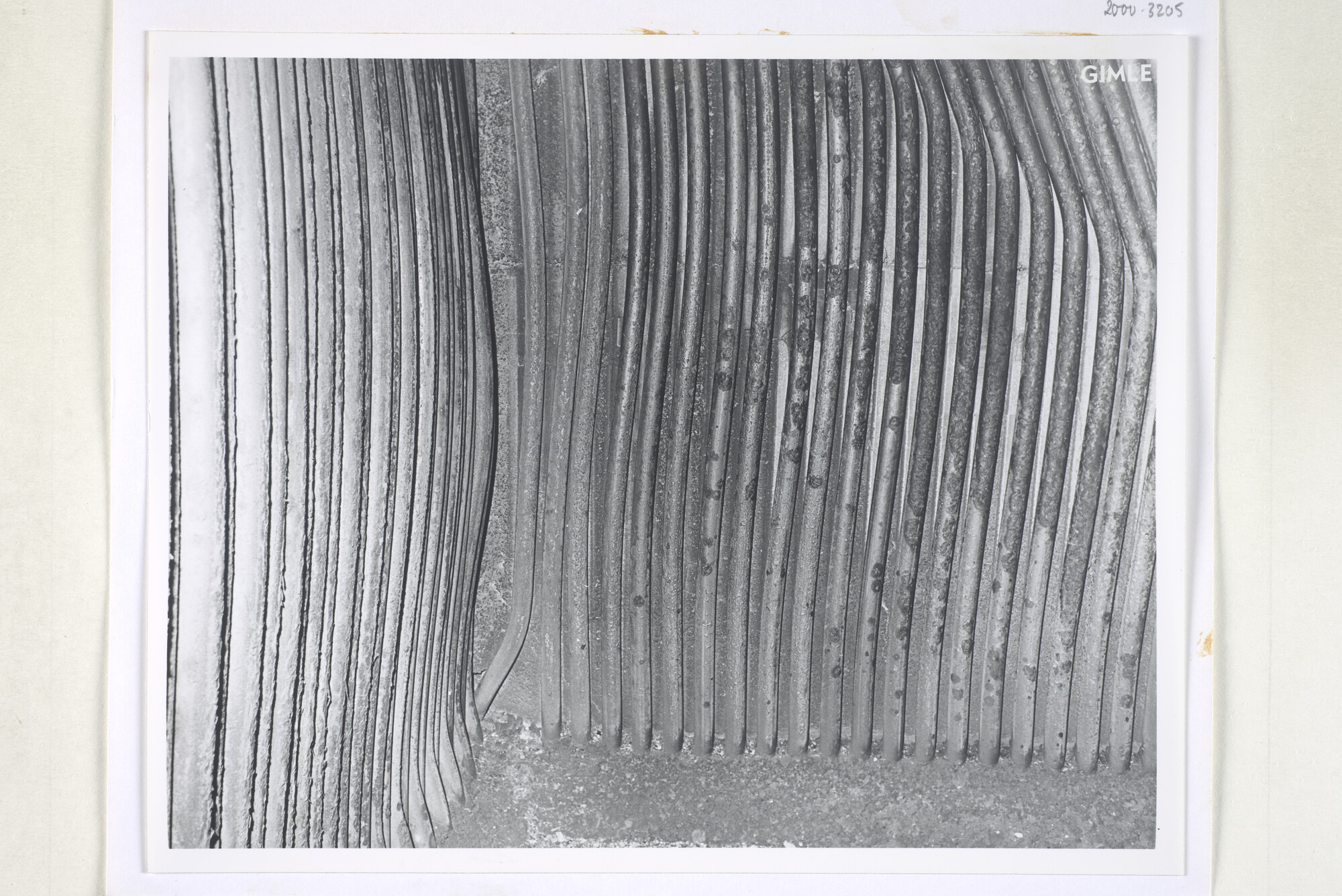 2000.3205; (Schade)fotos van beschadigingen aan de voortstuwingsinstallatie van de [...]; fotoreportage