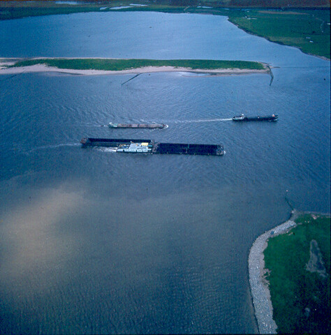 S.9100(4029); Dia (luchtfoto) van de rivier de Lek; diapositief